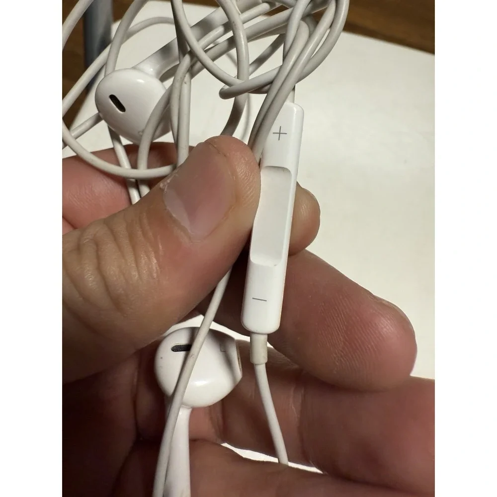 Apple EarPods with Aux In Ear Canal Headset - White